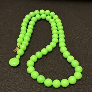 Vibrant Vintage Apple Green Plastic Beaded Necklace